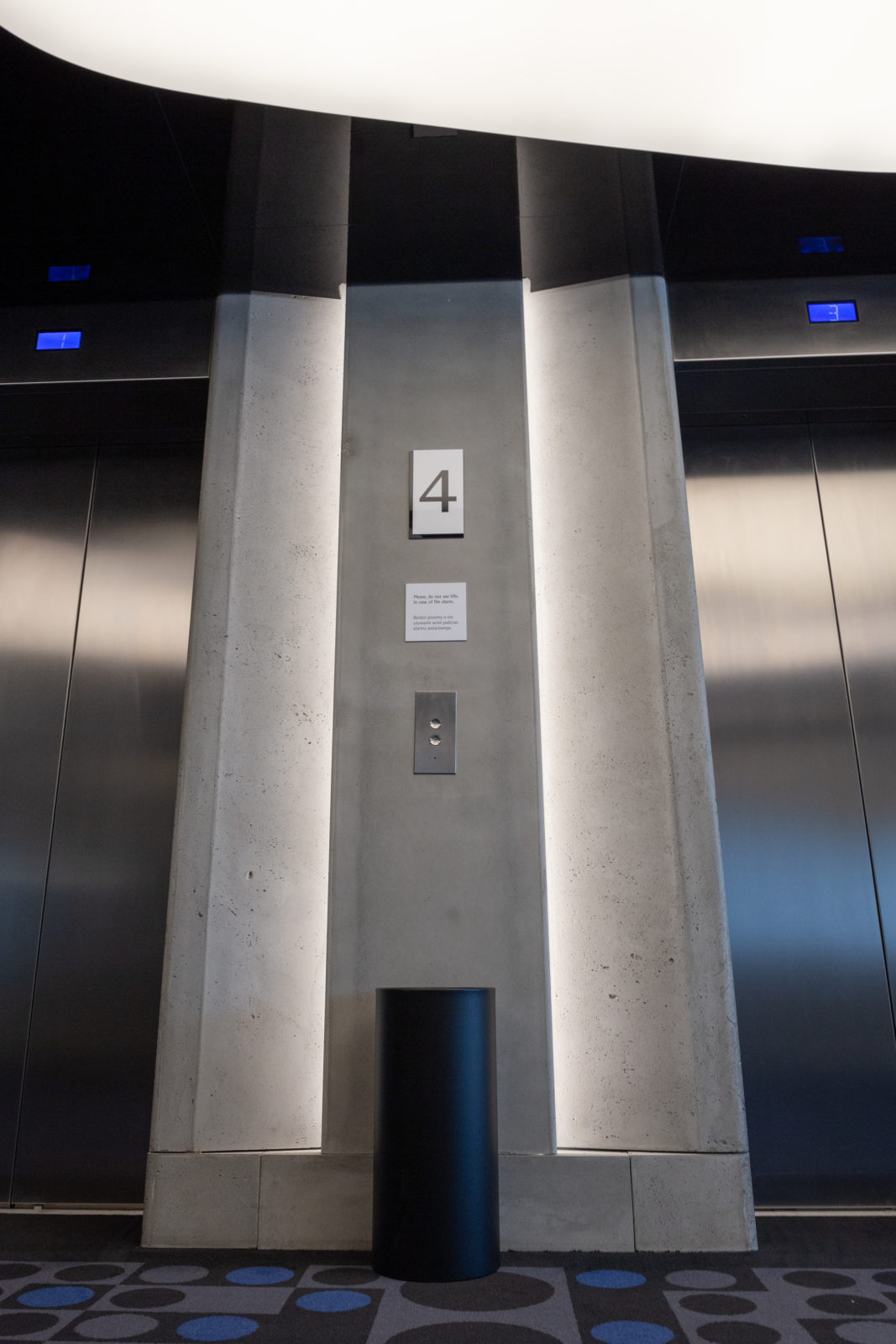 Płyty betonowe GRC MILKE w Hotelu Renaissance Warsaw Airport